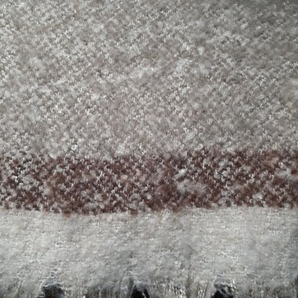 Mersea Comfy Blanket Scarf Winter Beige Ombre Stripe Tasseled (tag missing) - Picture 4 of 8